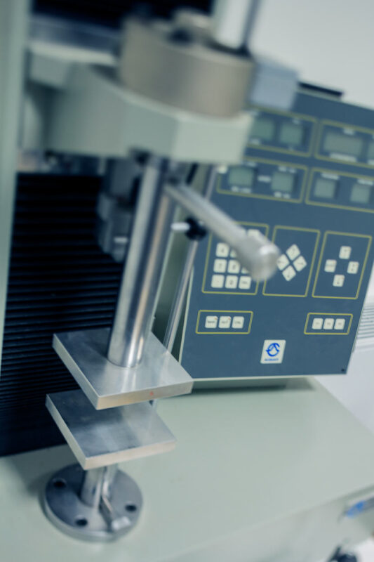 Strumento specialistico per misurare le performance di una colla in Glueton