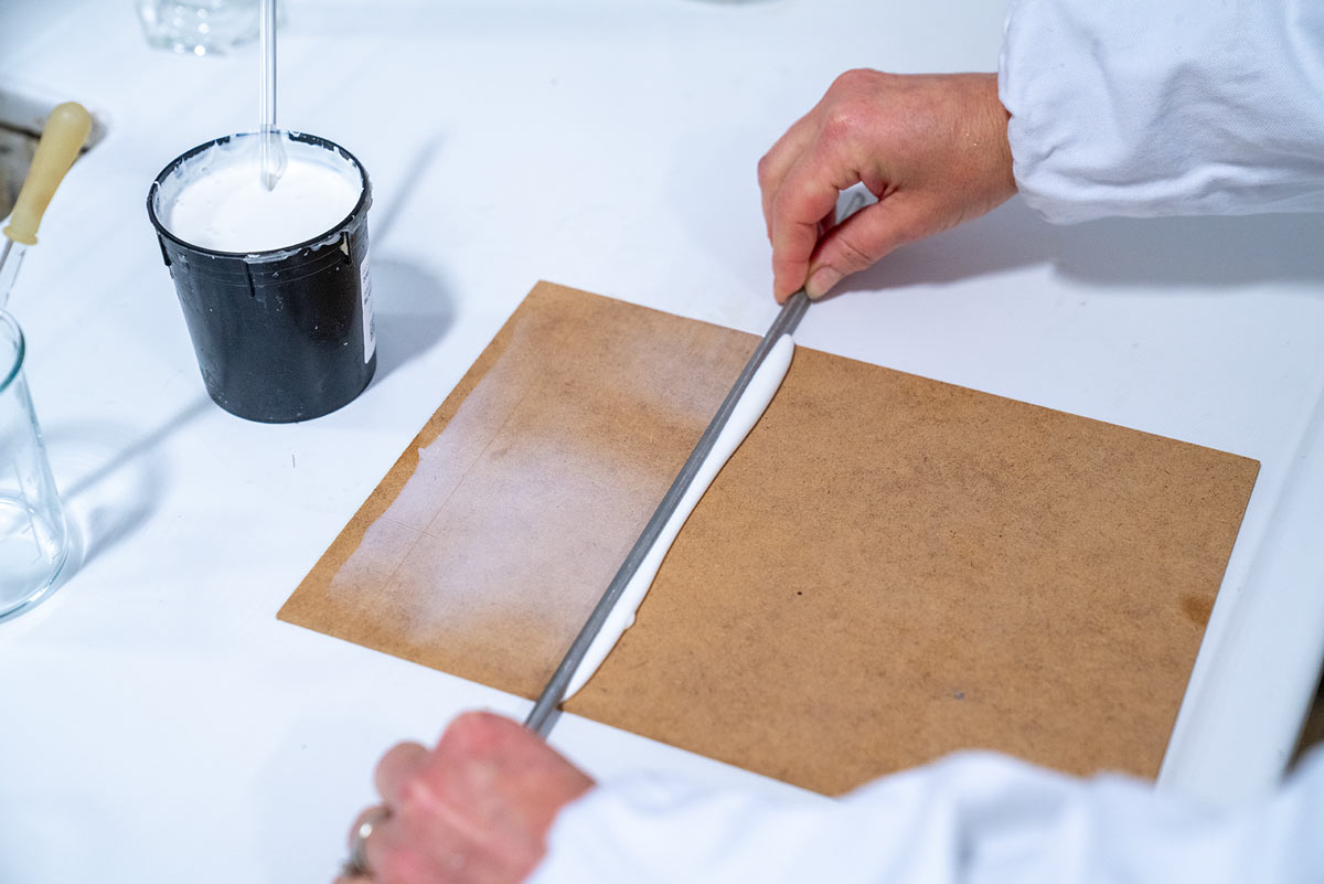 test visivo prima di commercializzare una colla industriale personalizzata per un grosso cliente 